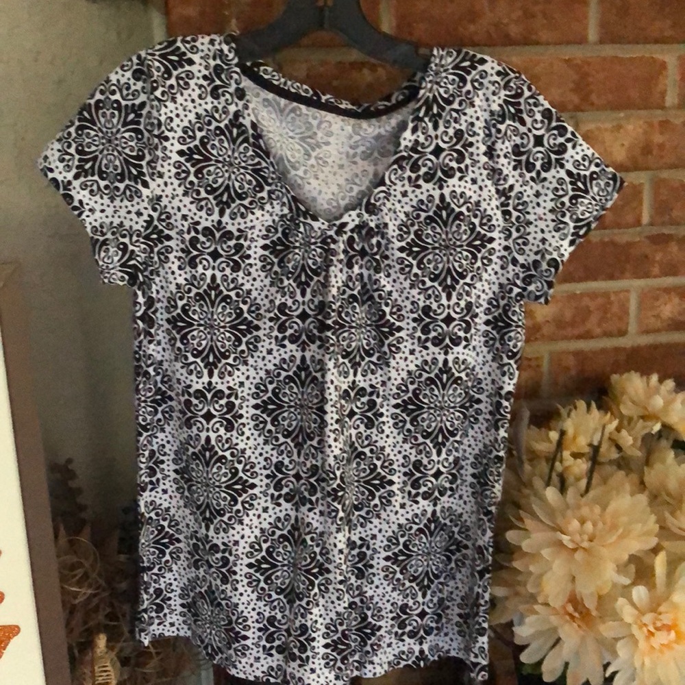 NWT My Life brand Short sleeve v neck shirt.